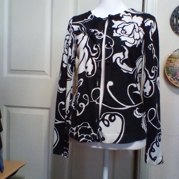 Jaclyn Smith Sweater - Picture 1 of 3